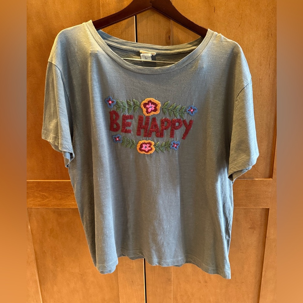 Natural Life “Be Happy” Embroidered Grey Graphic Tee | Size L